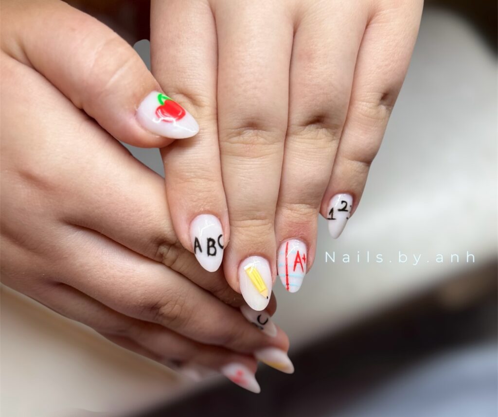 10 Trendy Back to School Nails to Start the Year in Style