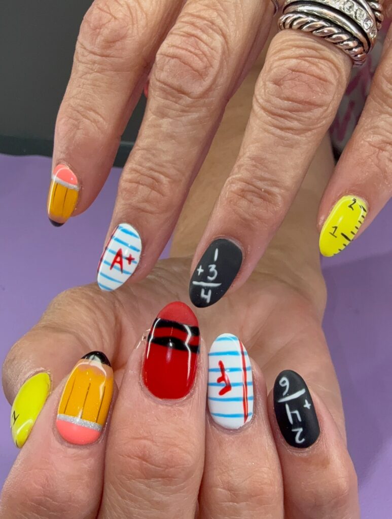 10 Trendy Back to School Nails to Start the Year in Style